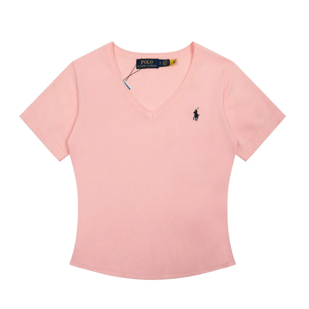 P146 💰 "Top quality" Style number: DS079# (not off the shelves all year round) [Ralph Lauren classic pony embroidered V-neck goddess style summer knitted short sleeves] ✅Ralph Lauren Ralph Lauren's popular and versatile women's V-neck ice silk needles ✅Main supply platform live broadcast Wholesale entity Replenish when out of stock Not off the shelves ✅ZP quality 1:1 version Scan the code to enter the GF website Z cabinet quality ✅Comfortable, soft and highly breathable Focusing on high-end, cost-effective and good quality, needless to say. ✅Restore the original version. Loose, comfortable and stress-free. ✅Wear for work and life. Suitable for various occasions. Must-have recommended model for goddesses. Size: S-XL. Color: Black, White, Gray, Navy Blue, Pink Mi Xing.